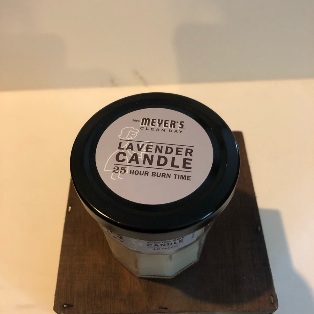 New Mrs. Meyer’s Lavender Candle Soy 25 hour 4.9oz